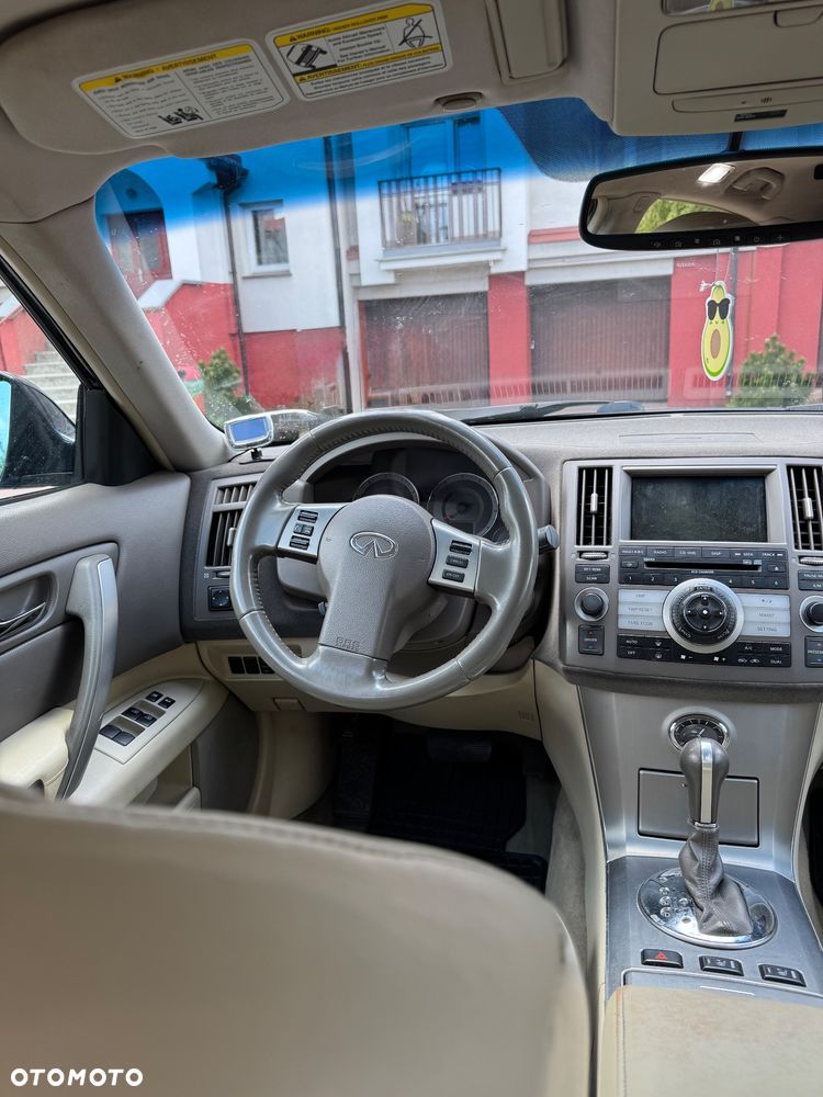 Infiniti FX - 12