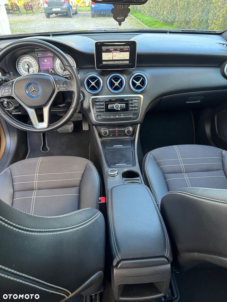 Mercedes-Benz Klasa A 180 (BlueEFFICIENCY) 7G-DCT - 8