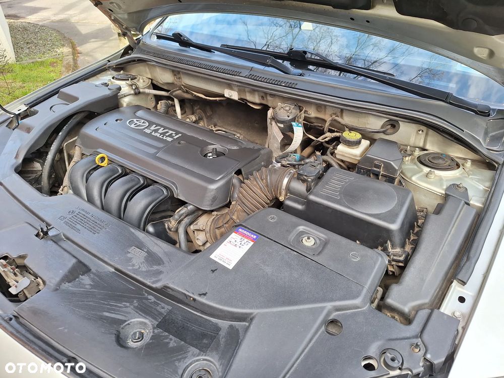 Toyota Avensis 1.8 VVT-i Sol - 16