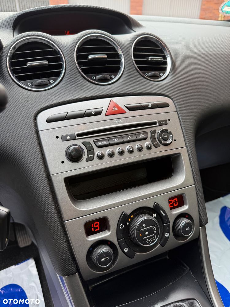 Peugeot 308 1.6 Trendy Navtech - 32