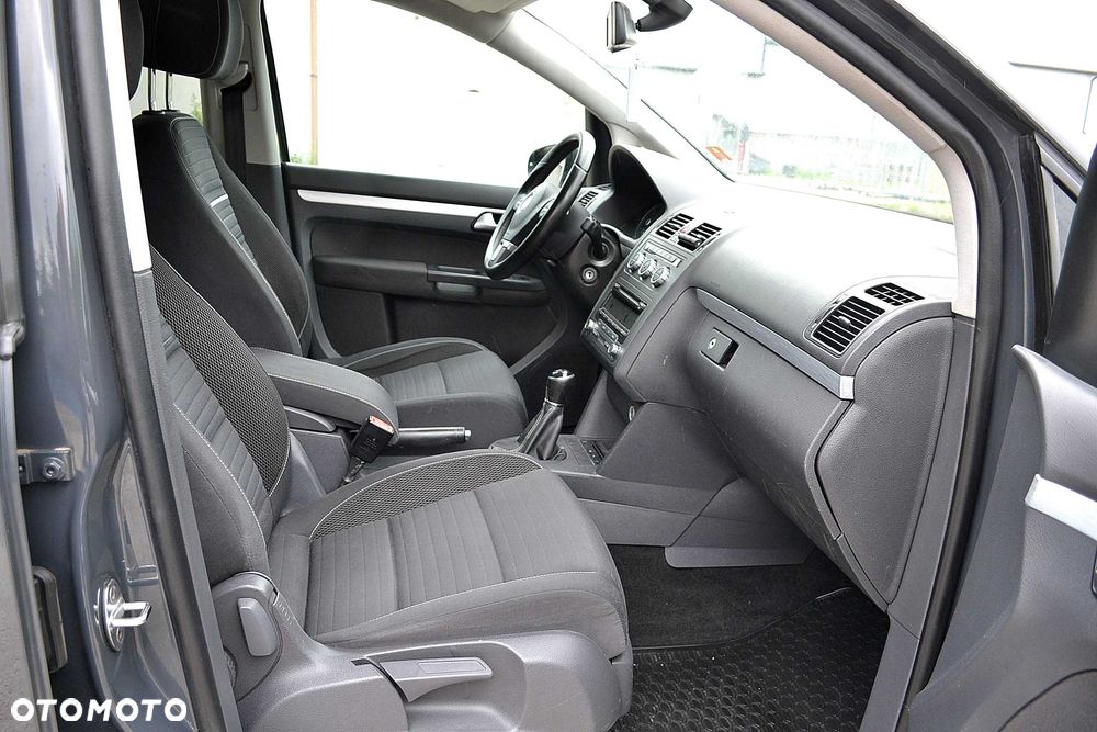 Volkswagen Touran - 8