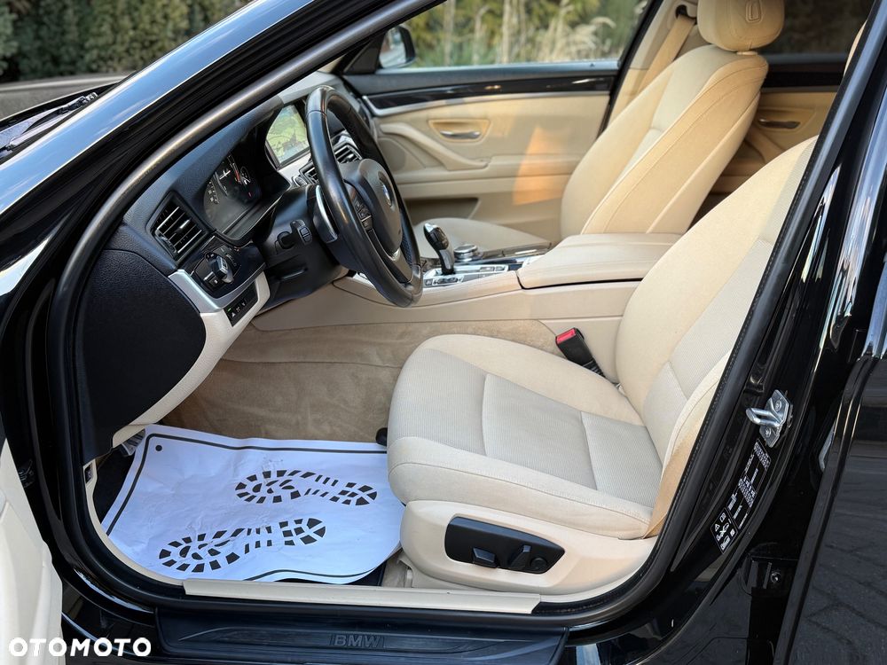 BMW Seria 5 520d xDrive - 11