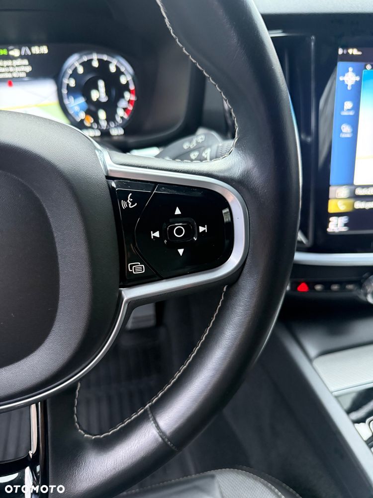 Volvo V60 B4 B R-Design - 12