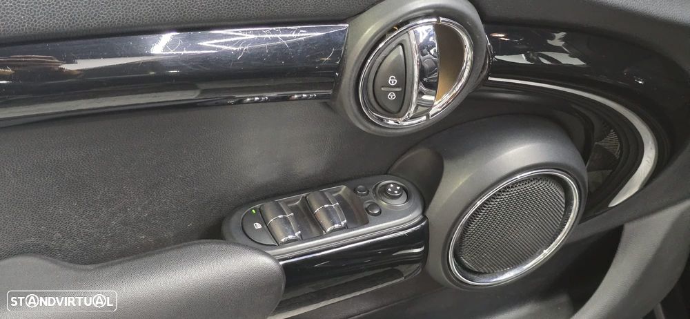 MINI 5 Portas Cooper SD Auto Desportiva - 38