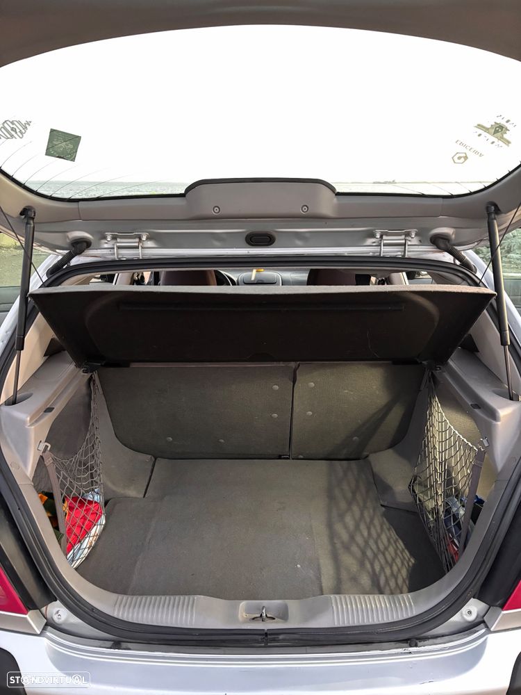 Nissan Almera 1.5 Luxury ABS+AC - 13