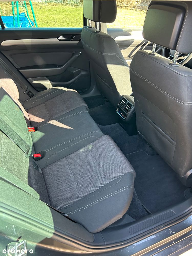 Volkswagen Passat - 14