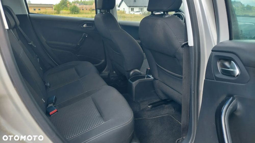 Peugeot 208 PureTech 82 Start & Stop Allure - 5