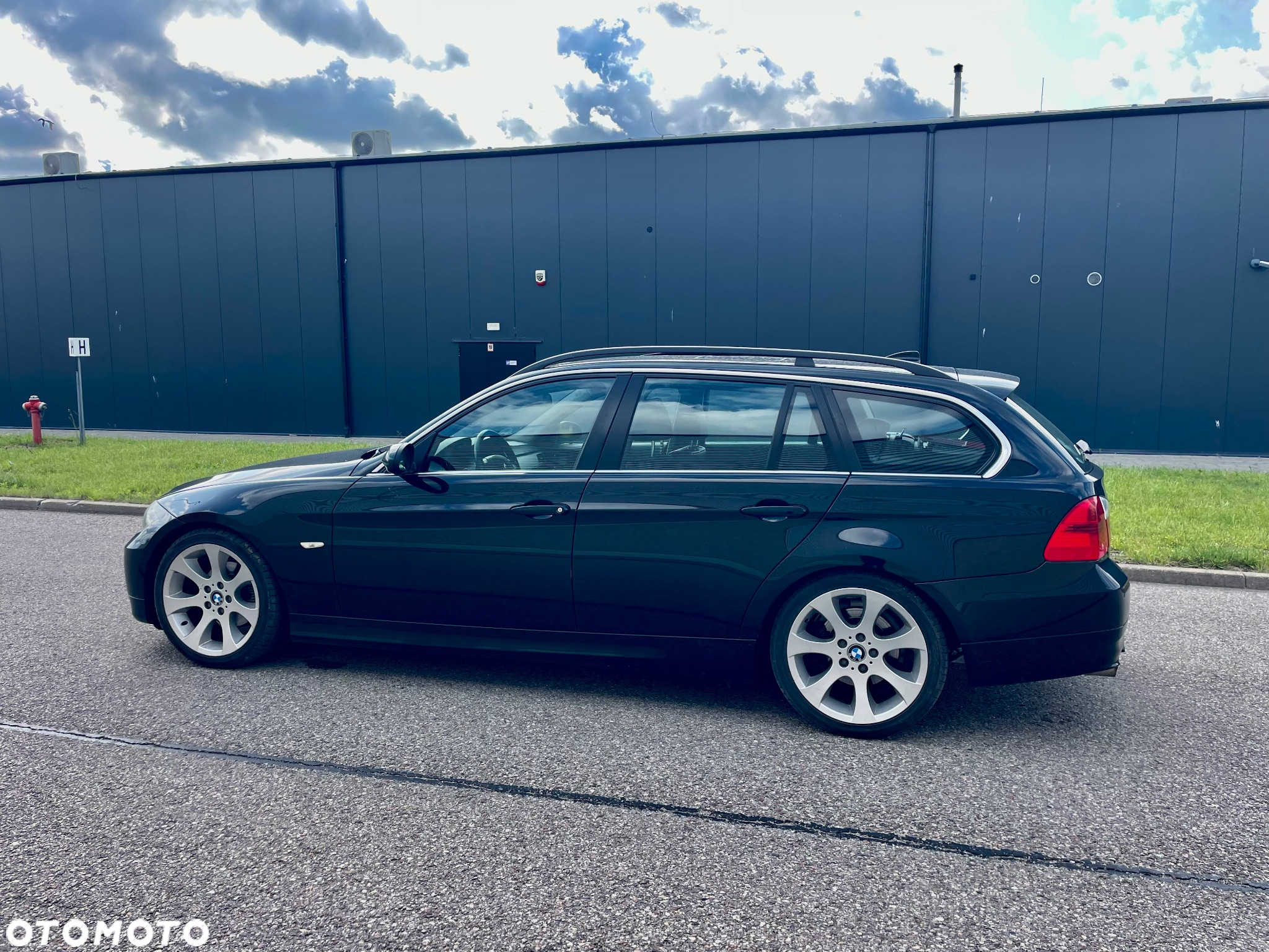 BMW Seria 3 325i Touring - 9