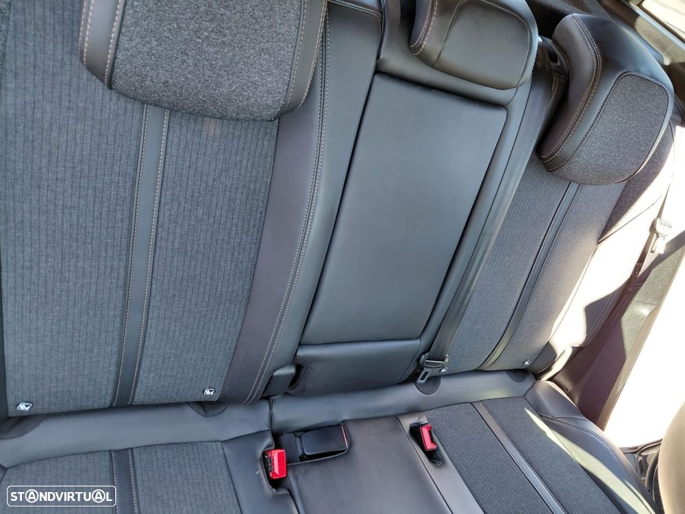 Peugeot 3008 2.0 BlueHDi GT EAT6 - 29