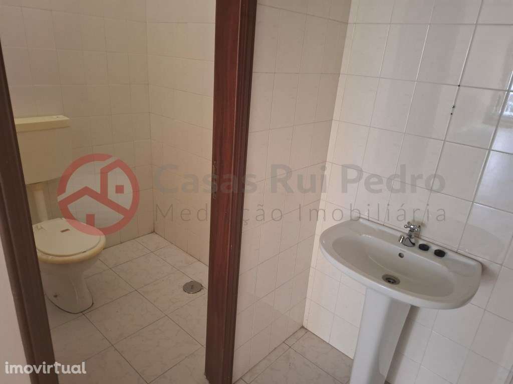 Loja ampla na Av. Cidade de Lisboa, Cacém e São Marcos - Grande imagem: 5/13