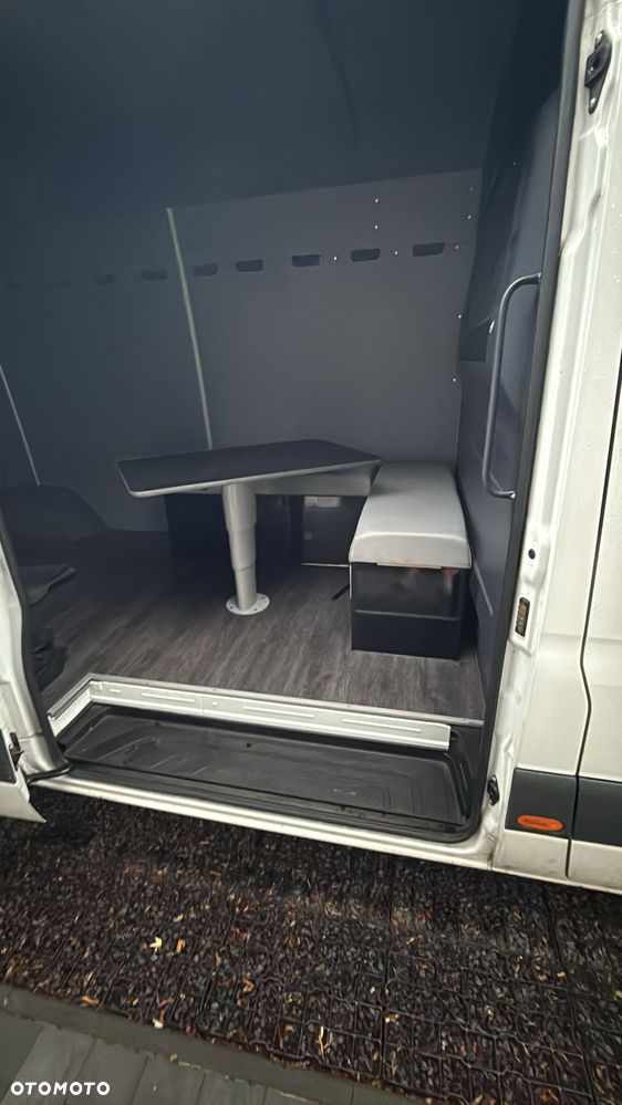 Mercedes-Benz Sprinter - 12