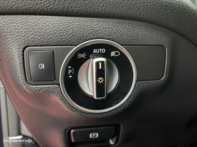 Mercedes-Benz CLA 180 d Shooting Brake AMG Line - 19