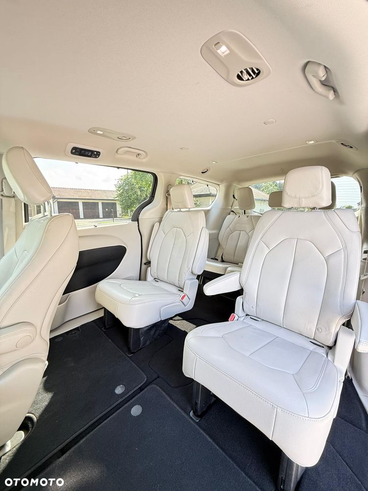 Chrysler Pacifica - 26