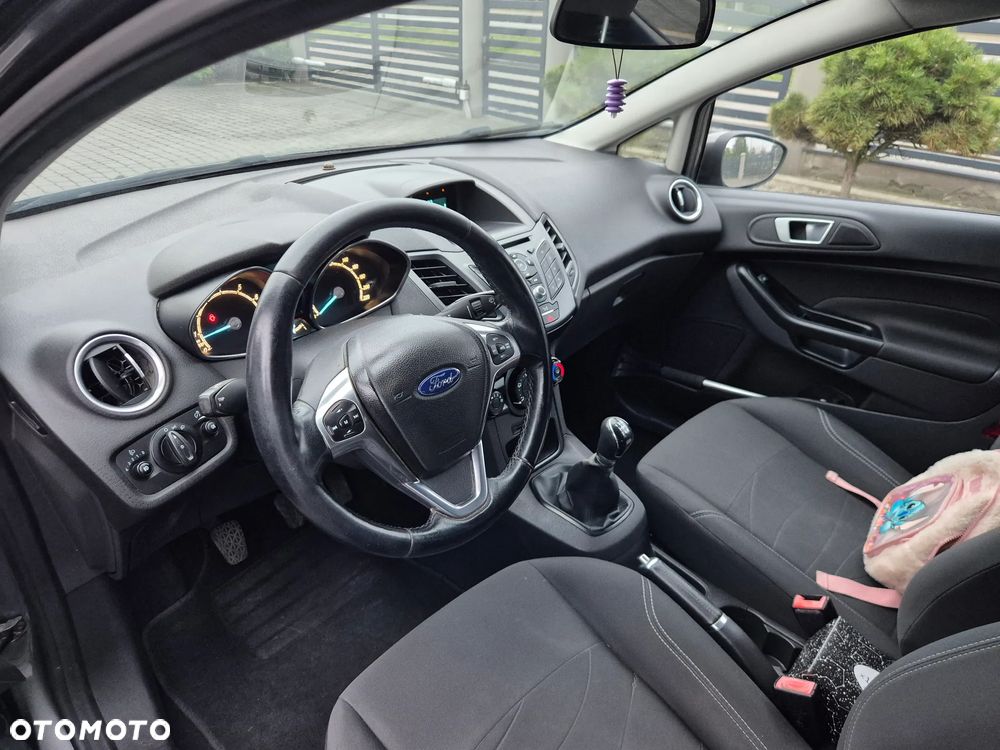 Ford Fiesta - 25