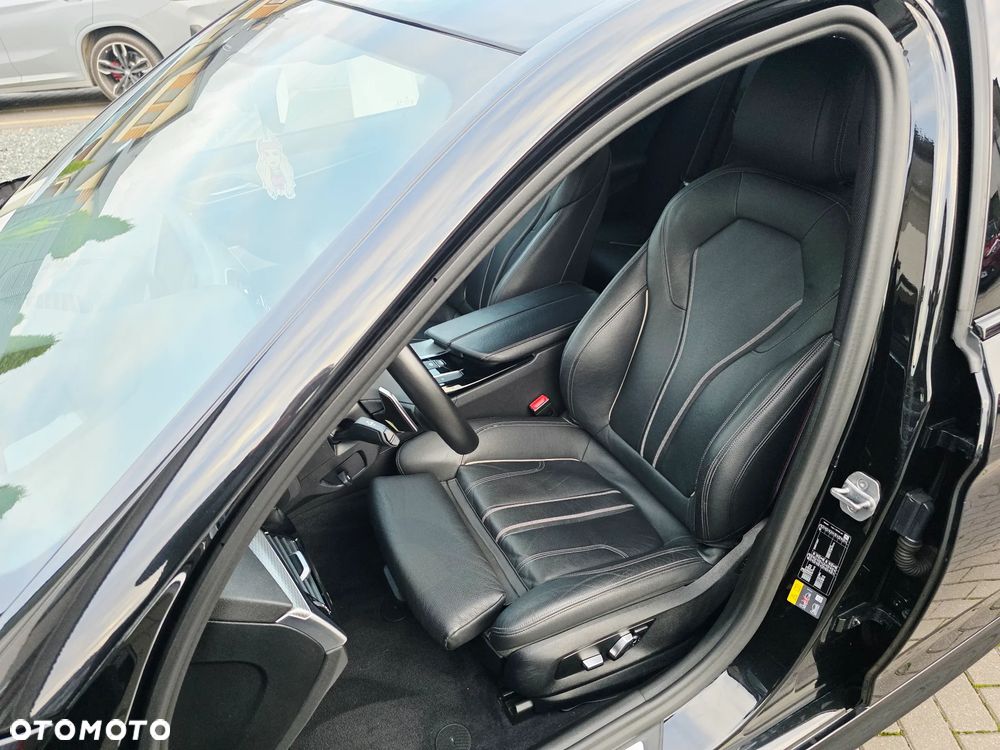 BMW Seria 5 530e iPerformance M Sport sport - 32