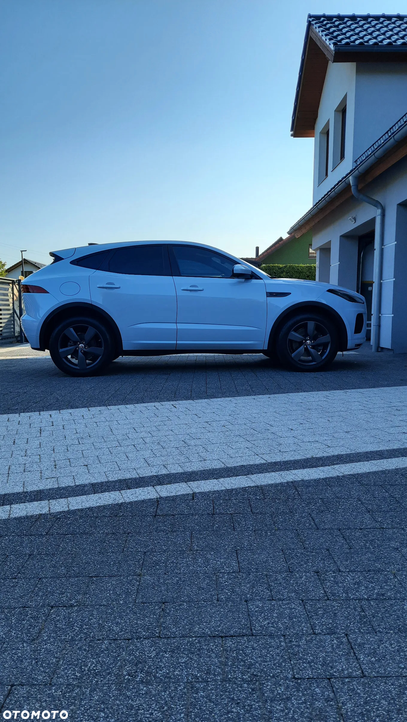 Jaguar E-Pace P250 AWD R-Dynamic - 8