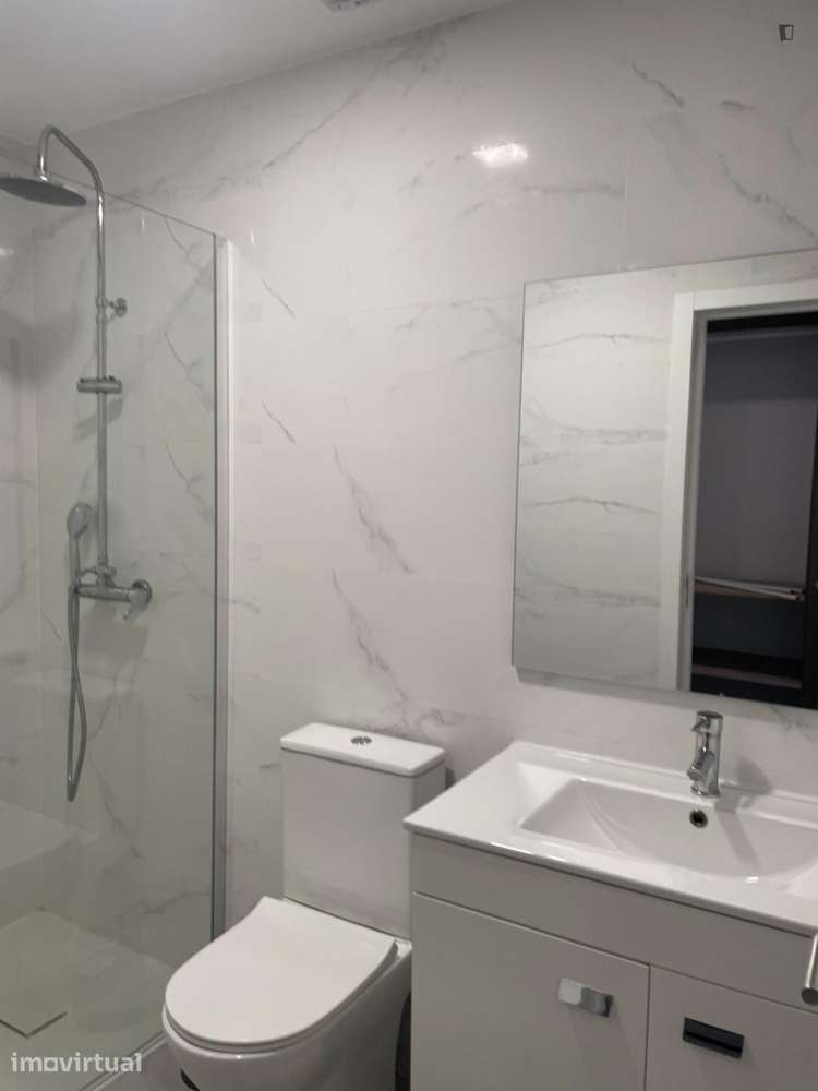 Quarto - localizado em Sé de Braga e São Lázaro Braga - Grande imagem: 2/12