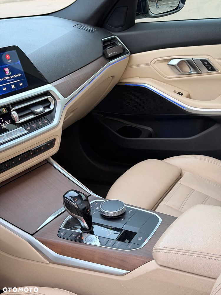 BMW Seria 3 330i M Sport - 16