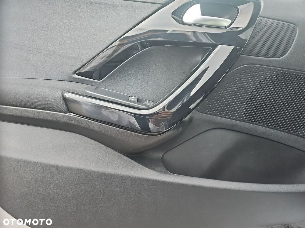 Peugeot 208 - 18