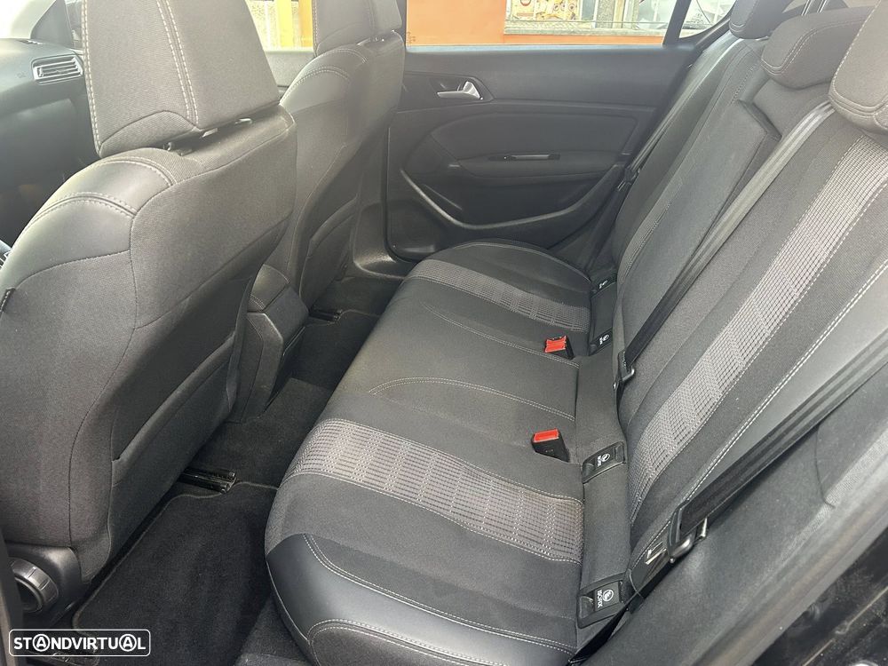 Peugeot 308 1.5 BlueHDi Allure Pack EAT8 - 38