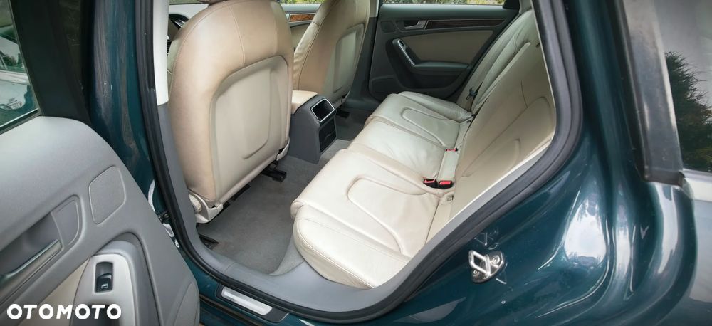 Audi A4 Limousine - 11