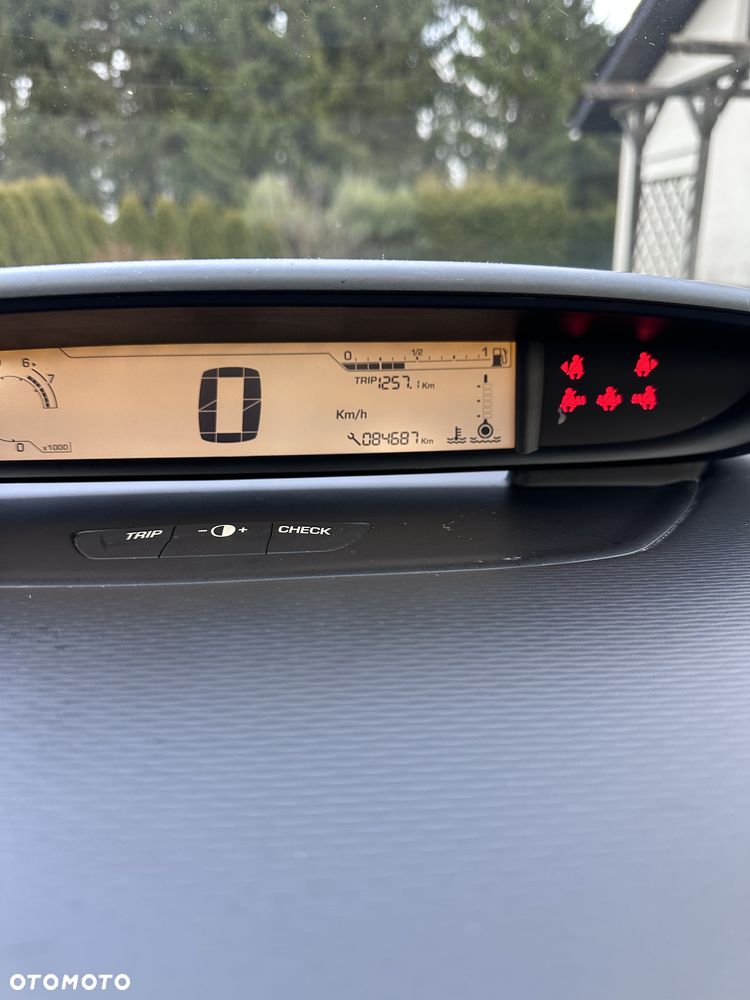 Citroën C4 1.4 16V X - 7