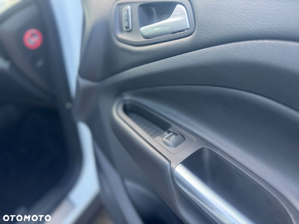 Ford Kuga 2.0 TDCi 2x4 Titanium - 22