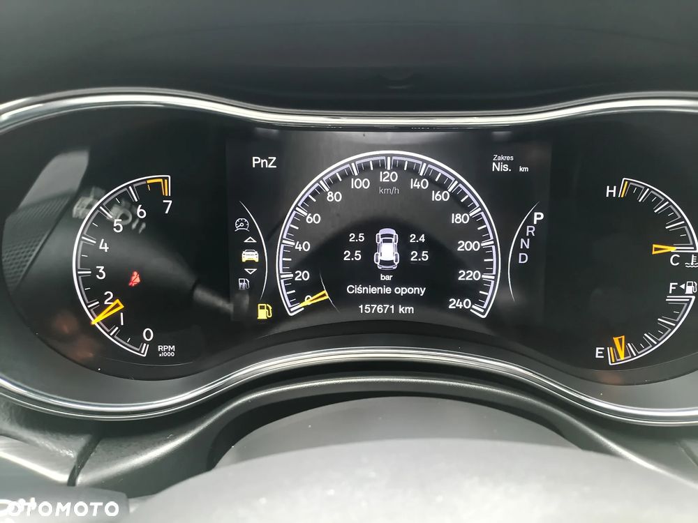 Jeep Grand Cherokee - 21