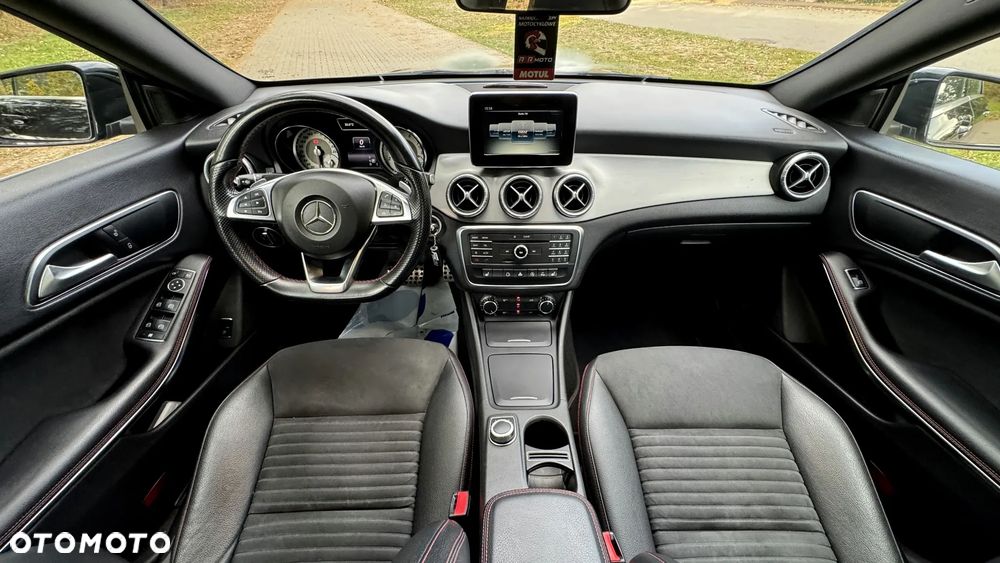 Mercedes-Benz CLA 180 7G-DCT AMG Line - 30