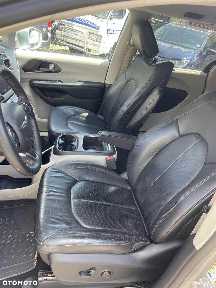 Chrysler Pacifica - 24