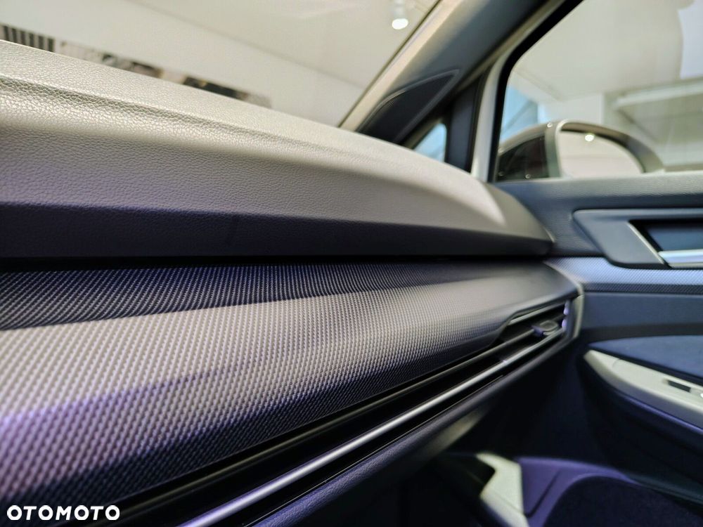 Volkswagen Golf - 28