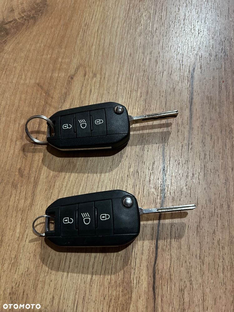 Peugeot 208 1.2 PureTech Style - 24