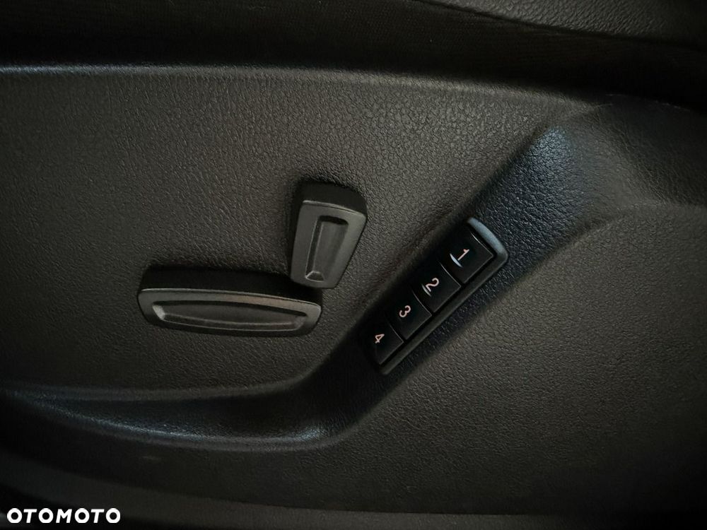 Ford S-Max 2.0 TDCi DPF Titanium X - 19