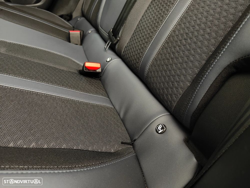 Peugeot 2008 1.2 PureTech Allure - 37