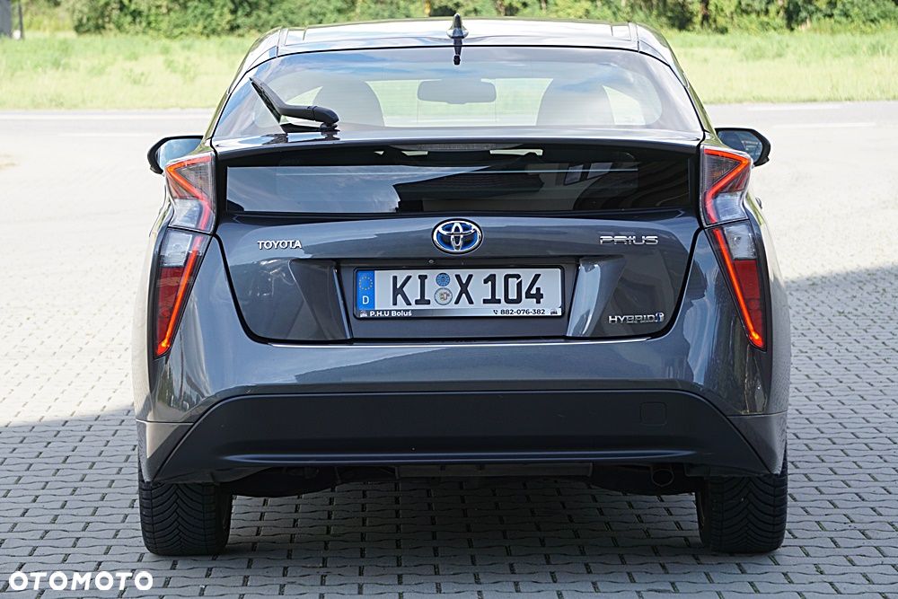 Toyota Prius Hybrid Executive - 8