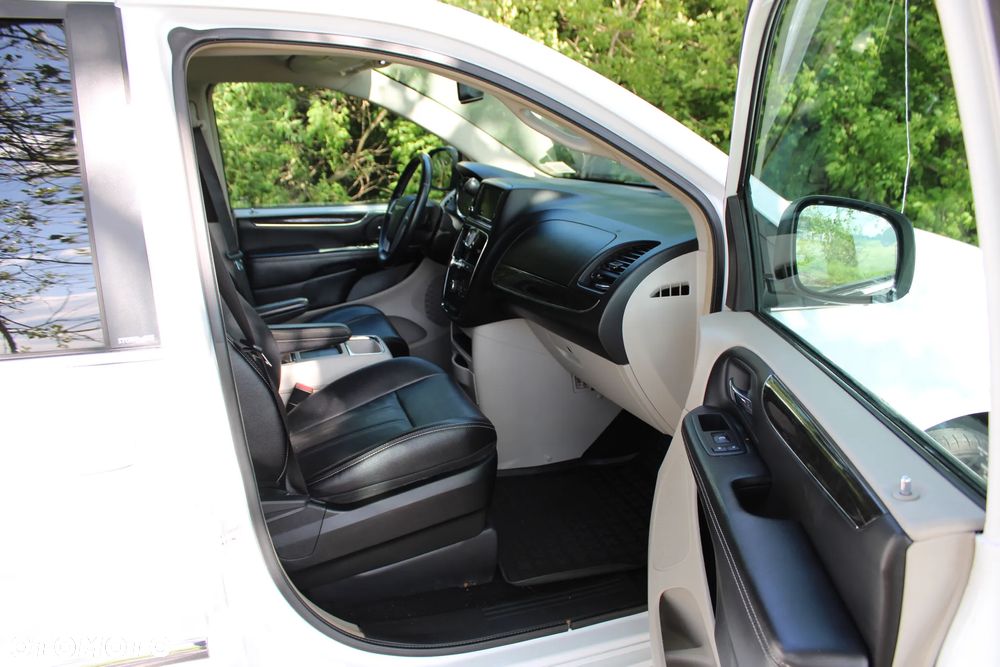 Chrysler Town & Country 3.6 Touring - 19