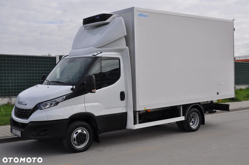 Iveco DAILY 156 KM AUTOMAT CHŁODNIA IZOTERMA KRAJOWE BEZWYPADKOWE - 37