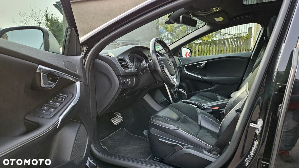 Volvo V40 T3 Drive-E R-Design Momentum - 19