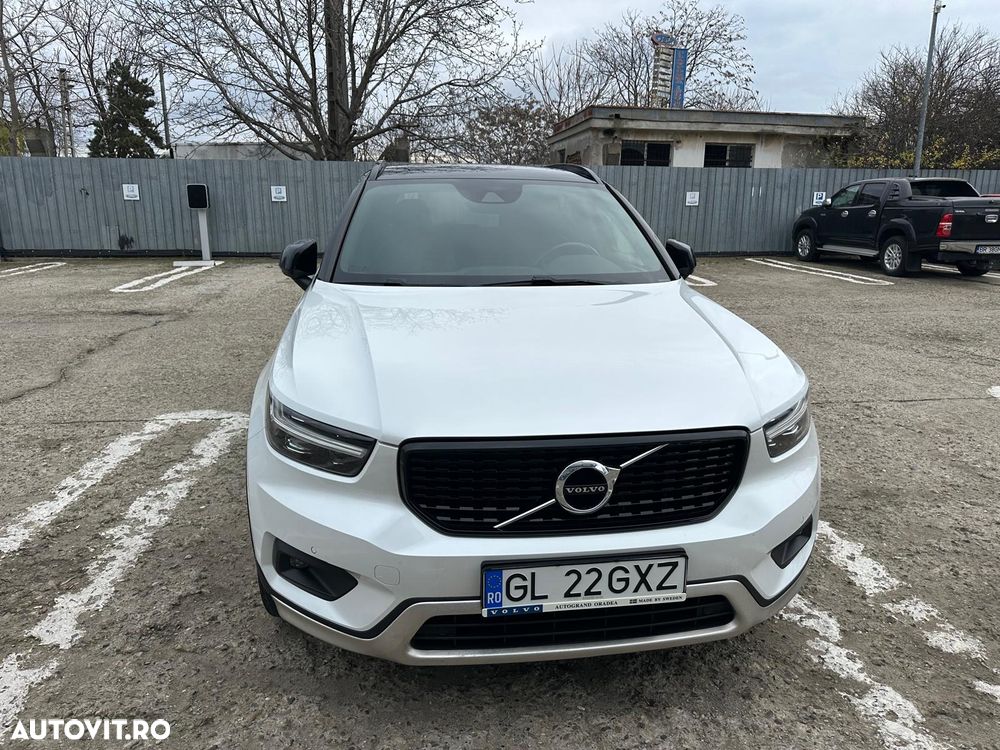 Volvo XC 40 B4 AT8 AWD Mild Hybrid Momentum Pro - 4