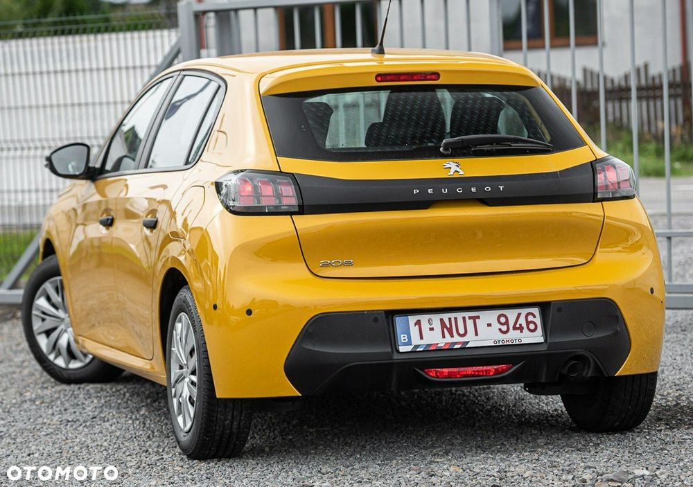Peugeot 208 - 8