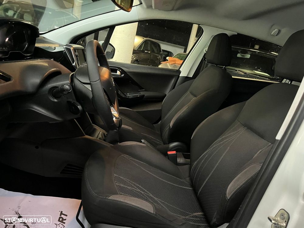 Peugeot 208 1.2 PureTech Allure - 12