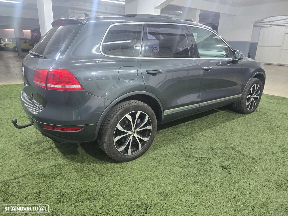 VW Touareg 3.0 V6 TDI Blue Motion DPF Auto Exclusive - 4