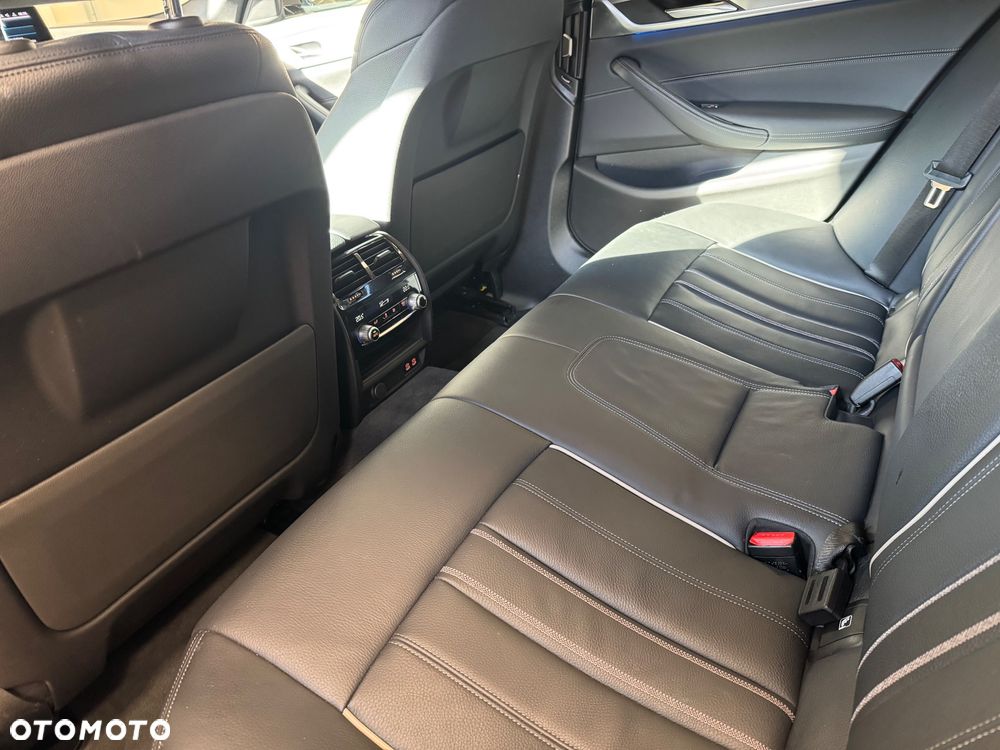 BMW Seria 5 530e xDrive M Sport Edition - 22