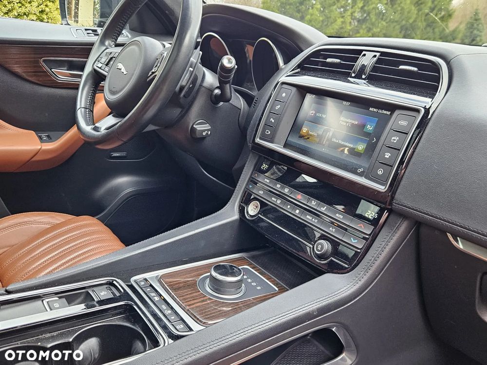 Jaguar F-Pace 2.0 i4D AWD Prestige - 18
