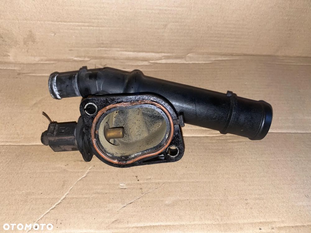 Obudowa termostatu 03G121132B BLS 1.9 TDI OE - 3