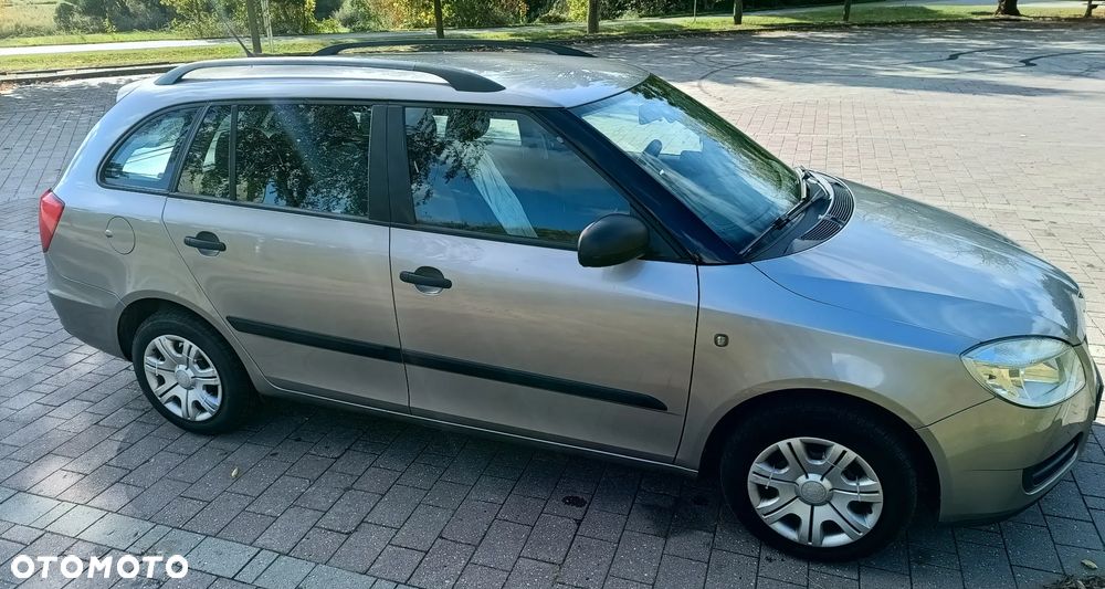 Skoda Fabia 2008 photo 2