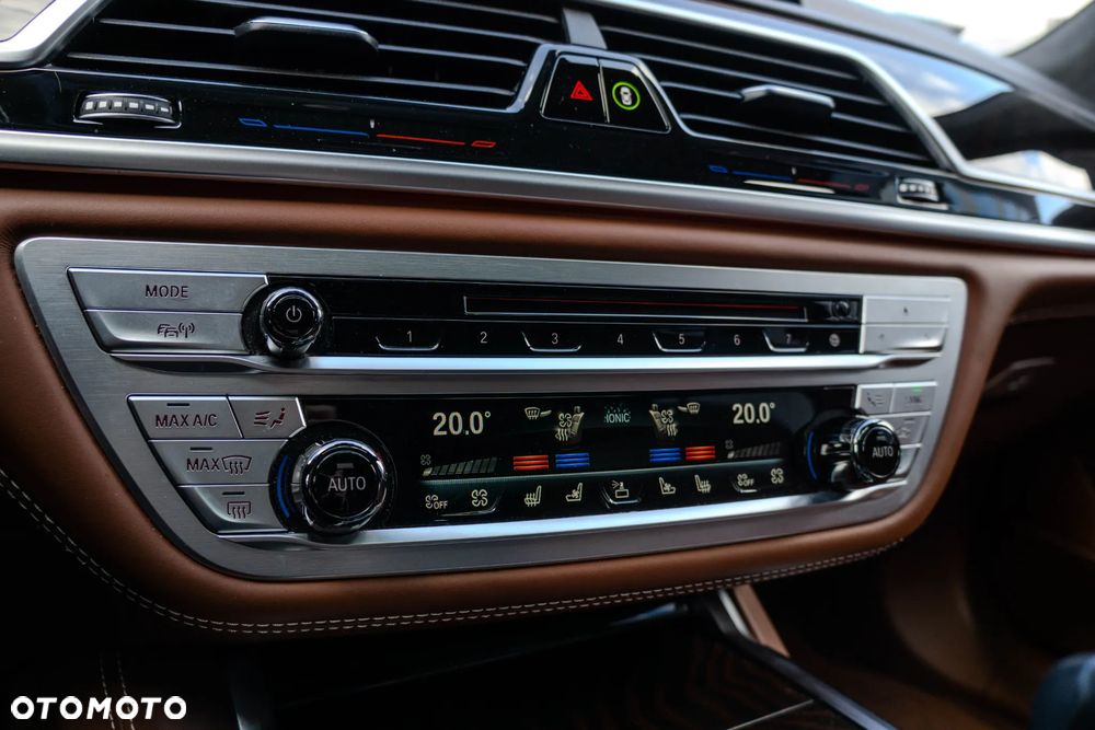 BMW Seria 7 750i xDrive - 24