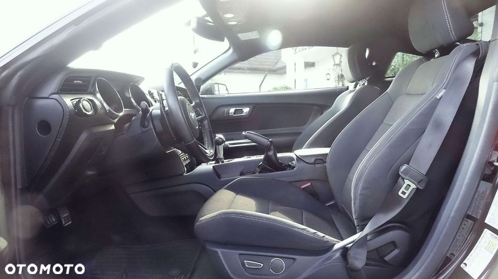 Ford Mustang - 25