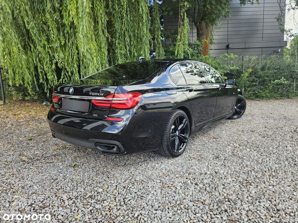 BMW Seria 7 750Ld xDrive - 32