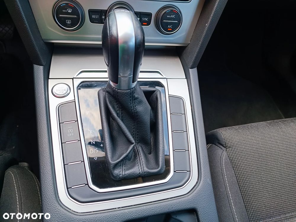Volkswagen Passat - 19